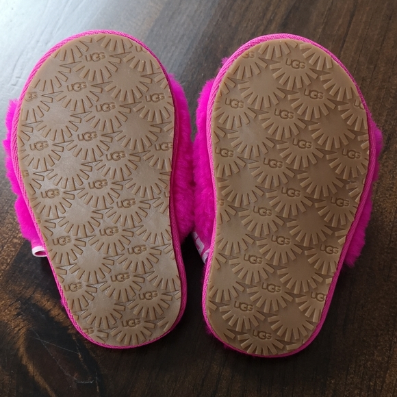 "Fluff Yeah Slide" Toddler Uggs - Picture 2 of 3